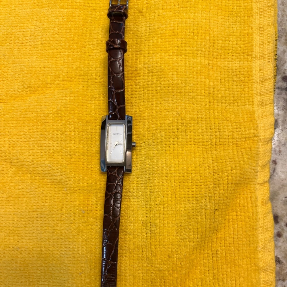 Woman’s brown leather band watch TokyoBay